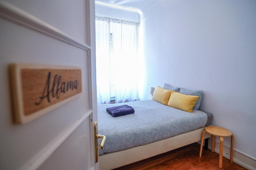 Light-filled Lisbonera guest room